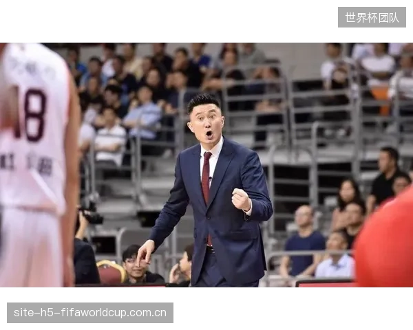 联赛竞争加剧,杨鸣与杜锋需调整战术应对上海等新兴力量。 联赛竞争加剧,杨鸣与杜锋需调整战术应对上海等新兴力量。